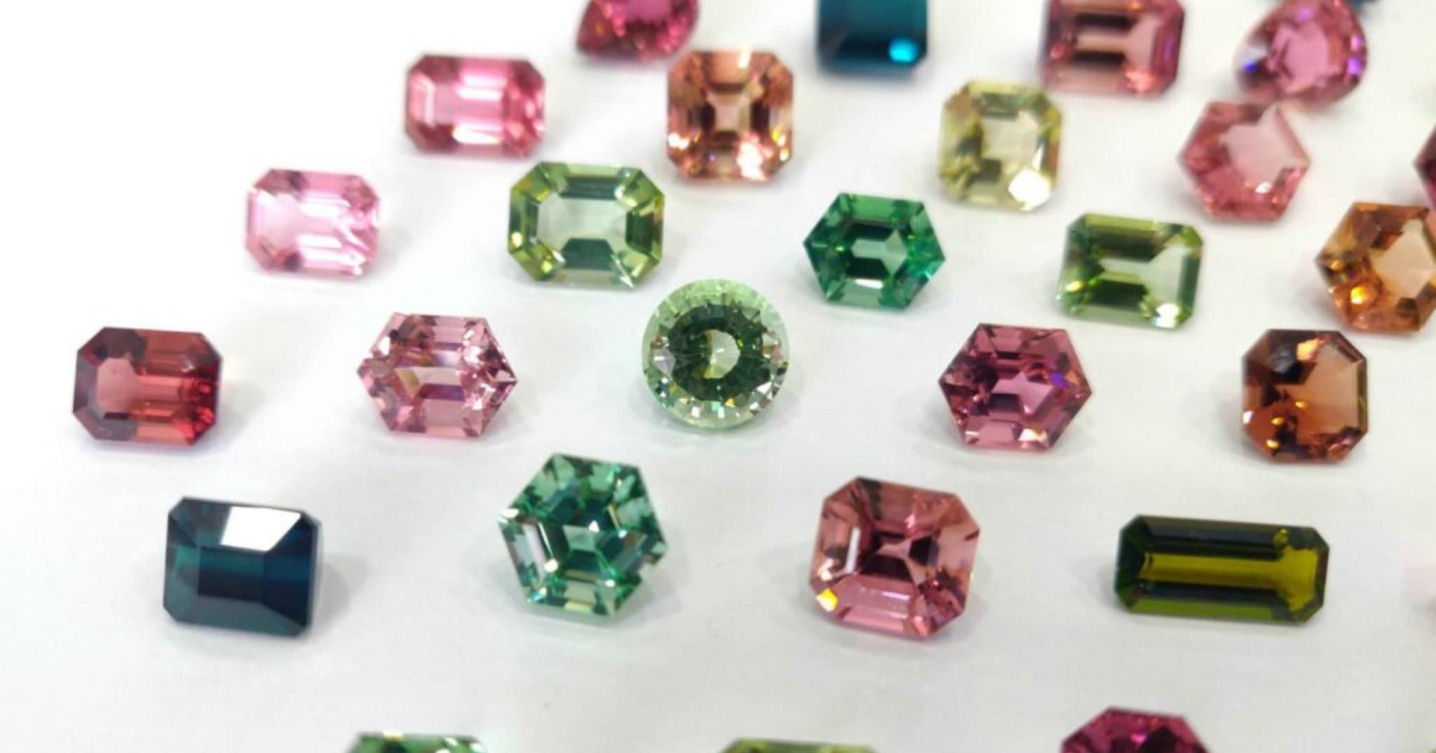 Von Diamanten bis Opalen: Ein Spektrum brillanter Edelsteine
