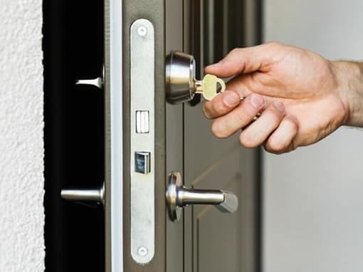 Schlüsseldienst Charlottenburg-Vertrauenswürdigkeit: Anzeichen eines seriösen Anbieters
