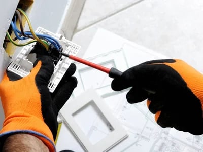Wie Unternehmen durch eine regelmäßige DGUV V3 Prüfung ihre Betriebssicherheit stärken
