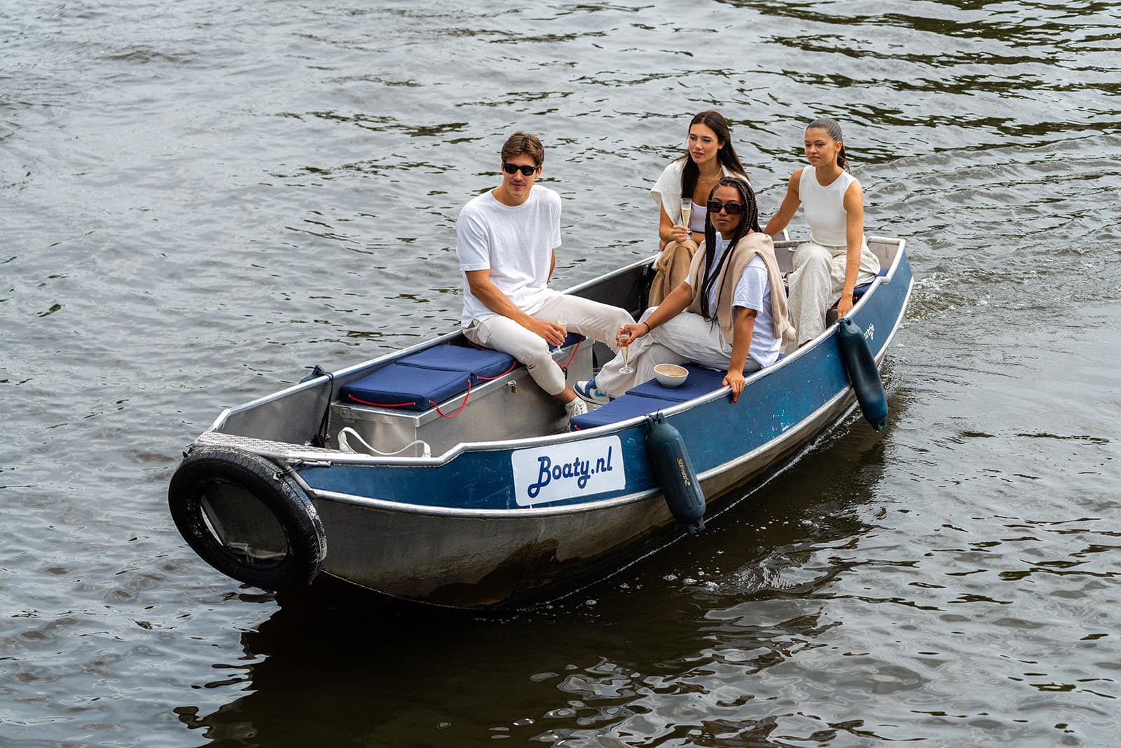 Warum Boot Mieten mehr als nur ein Segelabenteuer ist
