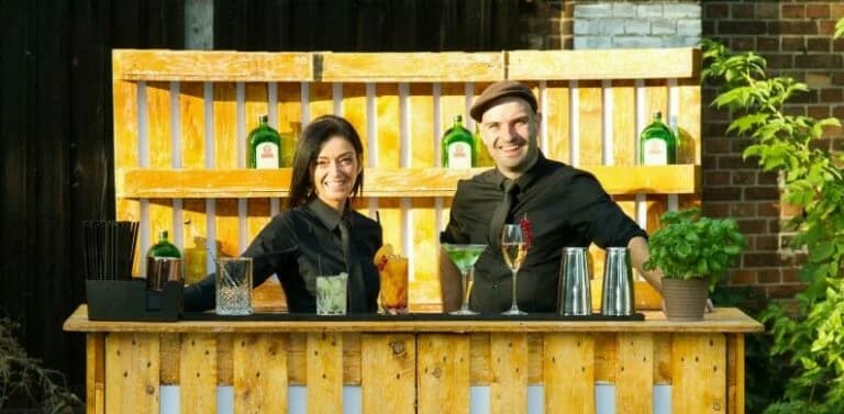 Buchen Sie unsere Servierwagen für Bordcatering für Geburtstagsfeiern