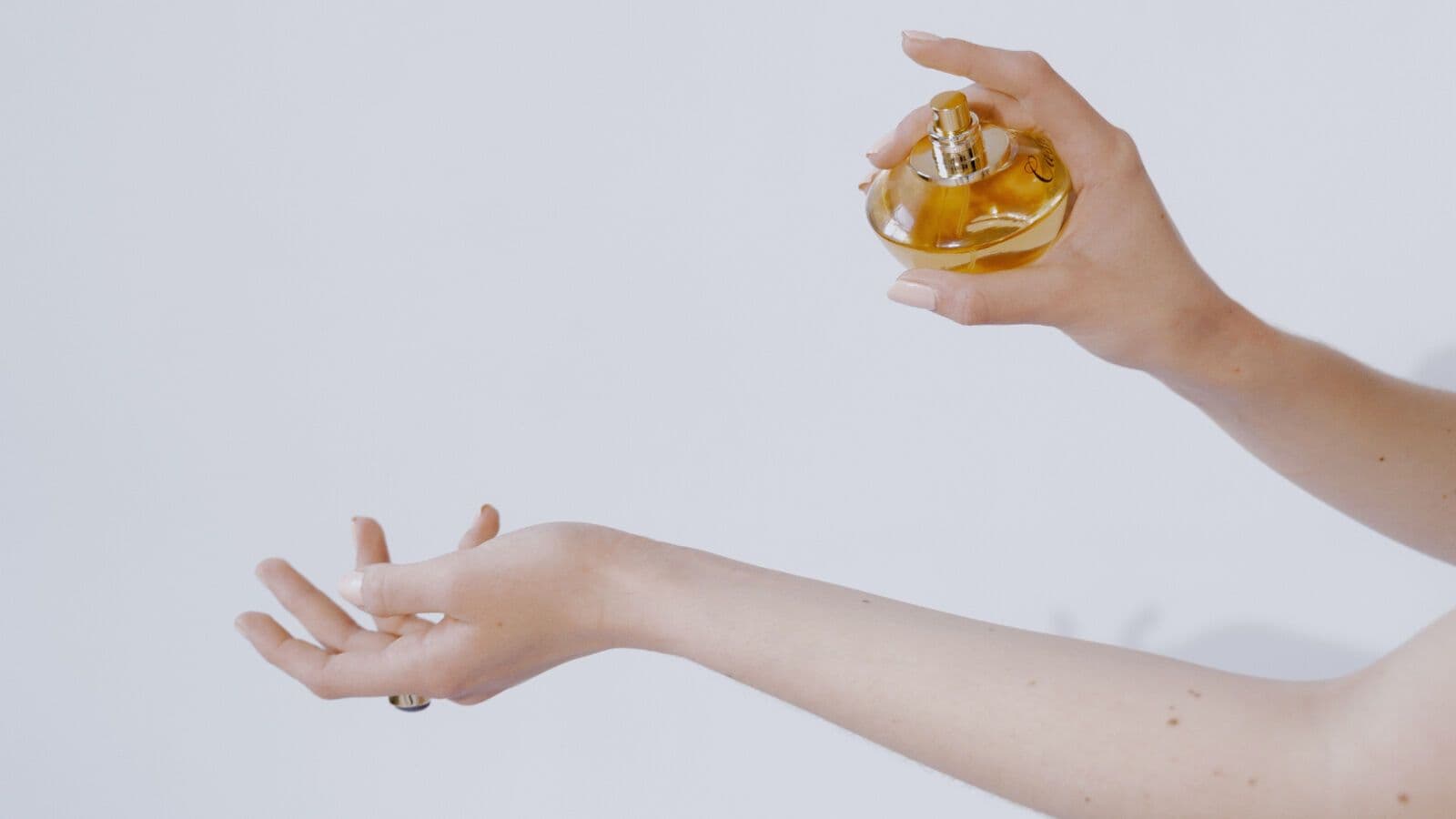Erleben Sie Luxus für weniger Geld: Entdecken Sie die preisgünstigen Parfüm-Imitate von Hani Perfumes