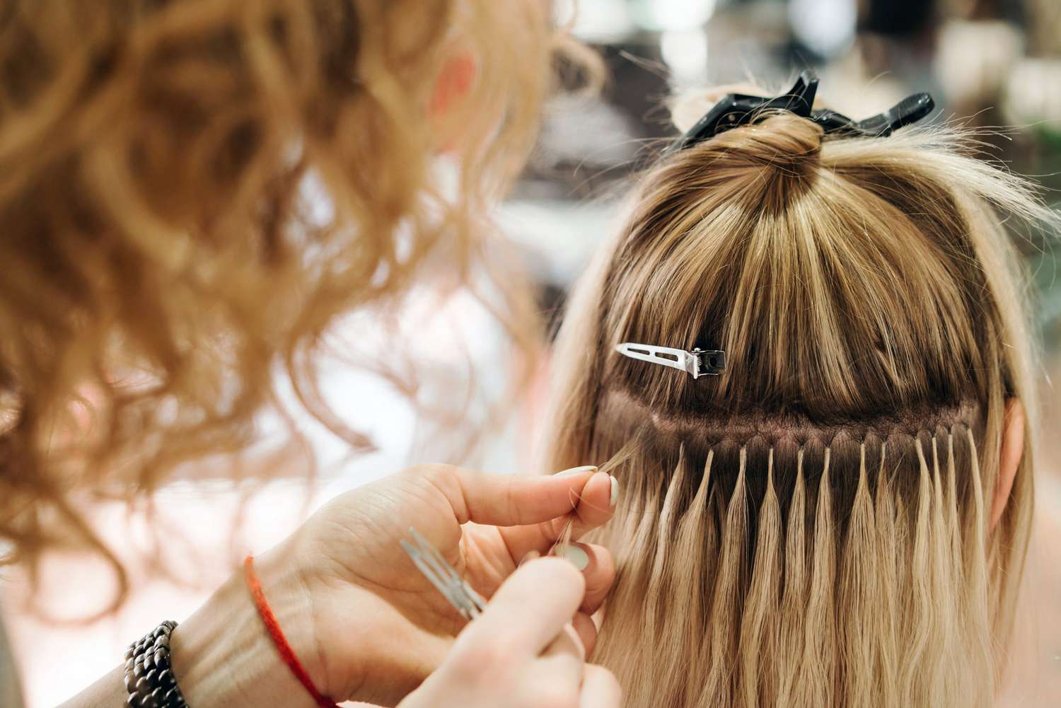 Ein Hauch von Glamour: Tape Extensions für Ihren perfekten Auftritt