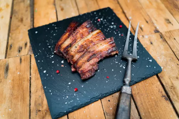 Rippchen kaufen leicht gemacht: Die besten Schweinerippchen für Ihre Grillparty