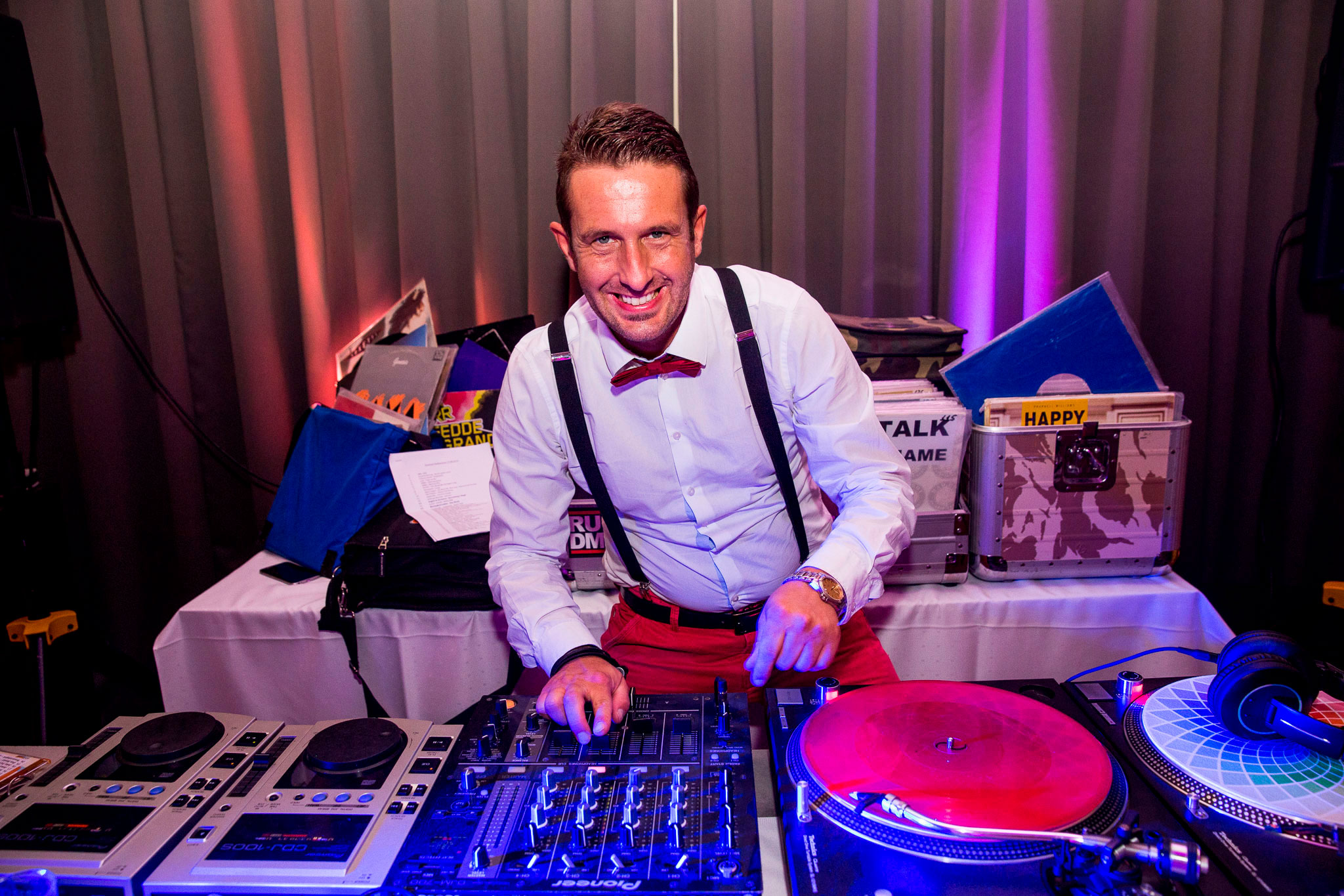 Vom ersten Tanz bis zum letzten Aufruf: Geschichten von Hochzeits-DJs