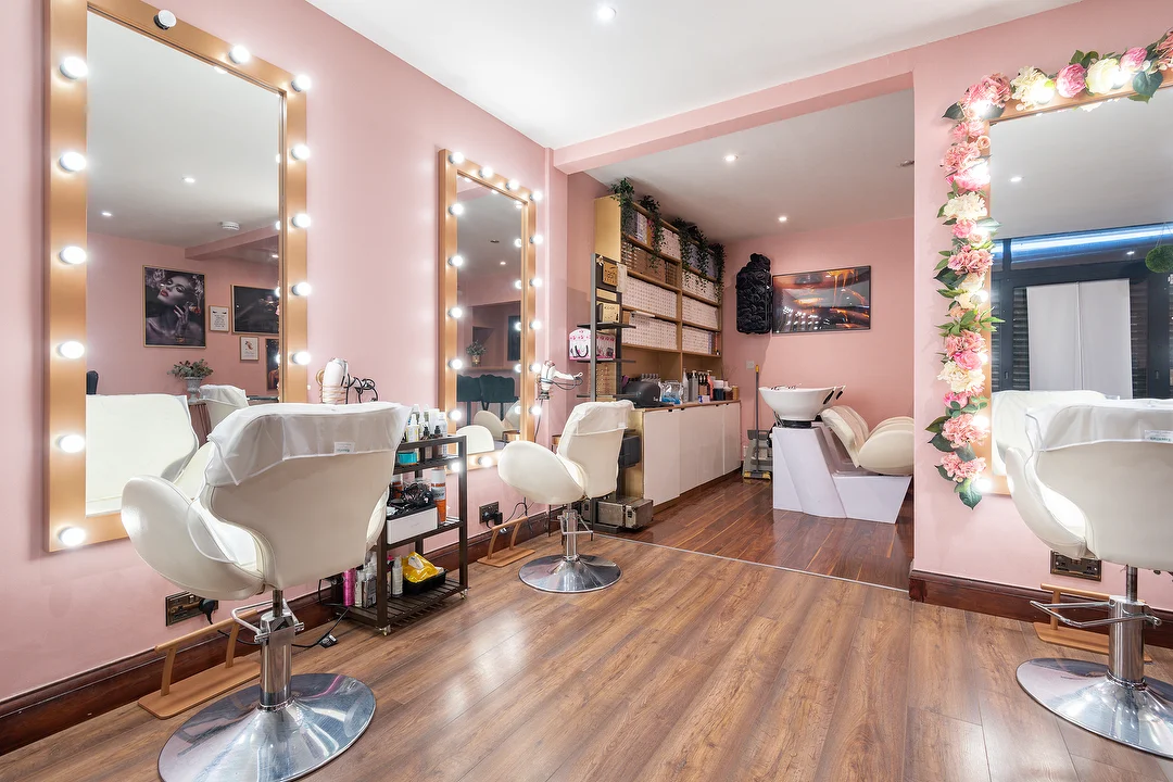 Wellness & Spa Einrichtung – Jetzt Friseureinrichtung & Kosmetikeinrichtung entdecken