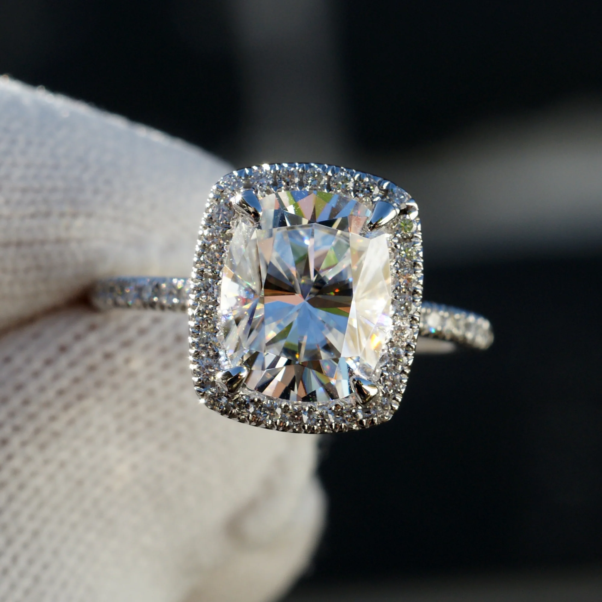 Moissanite: Der funkelnde Stein für Ihren Verlobungsring