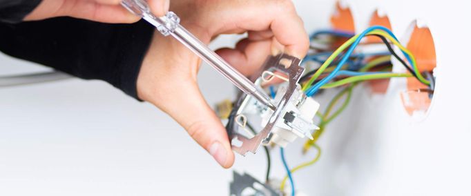Prüfung elektrischer Anlagen: Häufige Fehler und wie man sie verhindert
